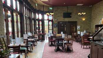 The Leading Light - JD Wetherspoon