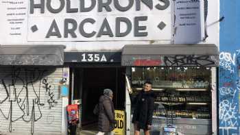 Holdrons Arcade
