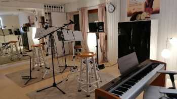 VocalStudio BACKSTAGE - Gesangsunterricht & Gitarre für Jedermann