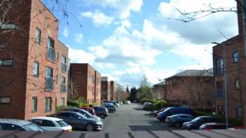 Peaceful Convenient 2BR Flat with Free Parking by Xenox Property Group