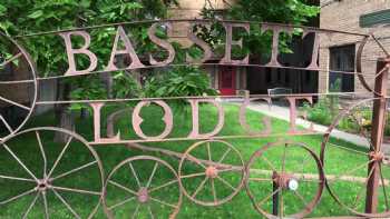 Bassett Lodge & Range Café