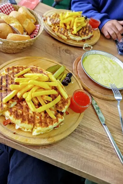 Tostcu Raşit Usta Kahvaltı Salonu Şarkışla