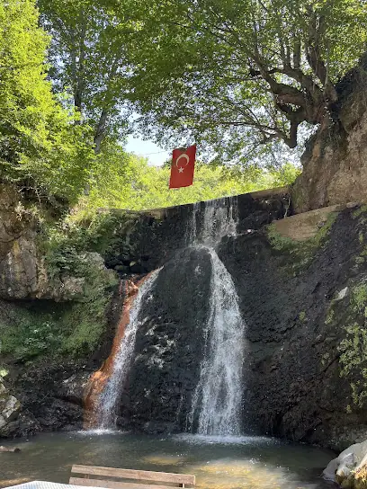 Çıraklar Şelalesi Aile yemek ve çay bahçesi
