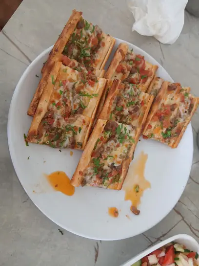 Ulaş etli pide kebap