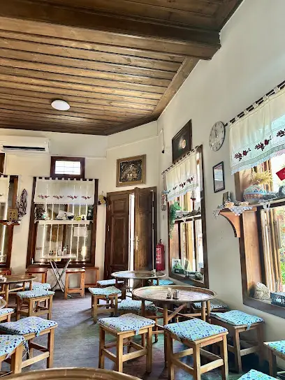 Meşhur Divriği pilavcısı (Zeliha abla)