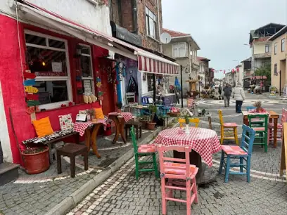 Kırmızı Kapı